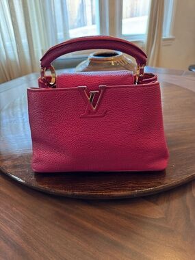 Louis Vuitton Capucines small Top Handle Bag in hibiscus